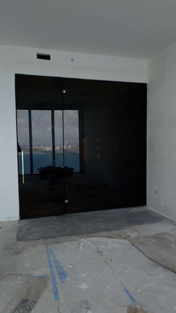 Enclosure Shower Doors Closed